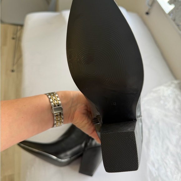 Chic Black Embroidered Heeled Boots Real leather - Picture 7 of 8